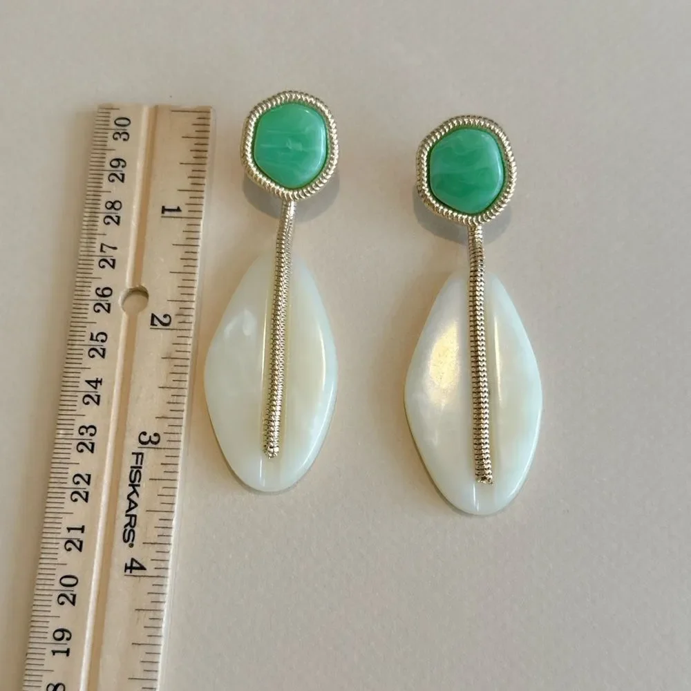 Elegant Green and White Drop Earrings N1488